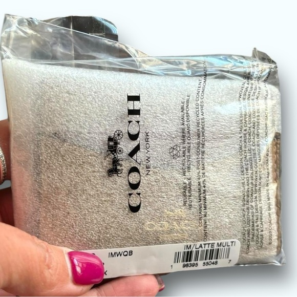 COACH 🪢 NIP!! Pink Lip Card Case - Picture 4 of 7